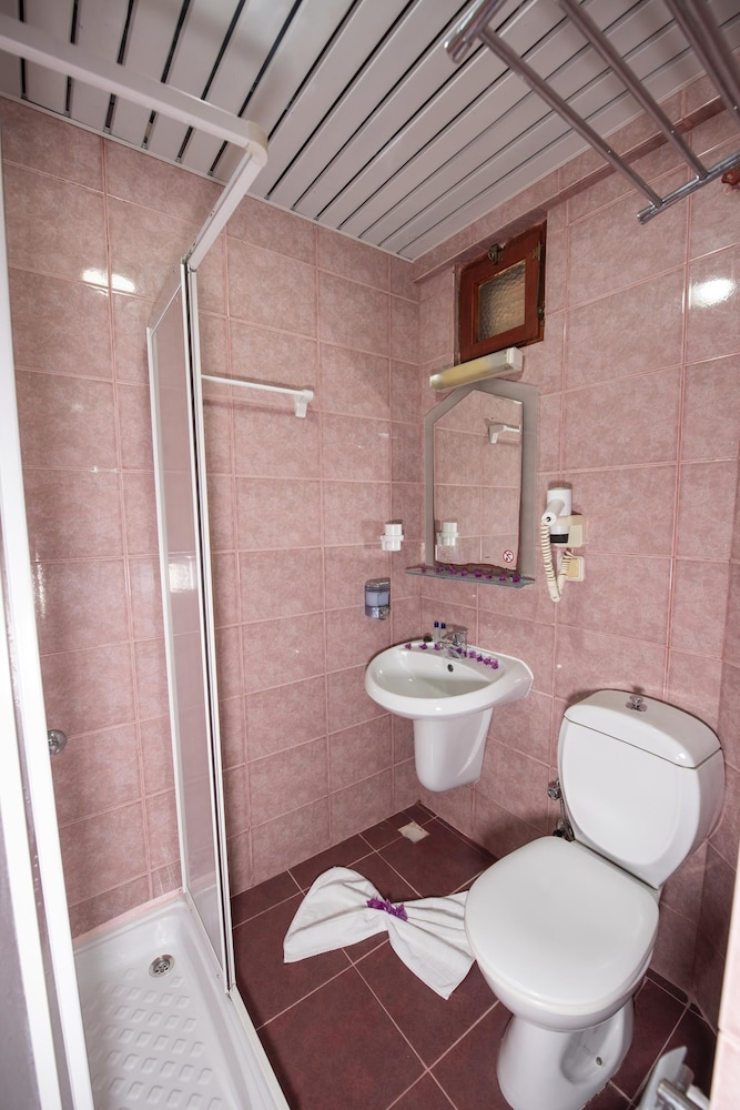 Belcehan Beach Hotel - Image 8