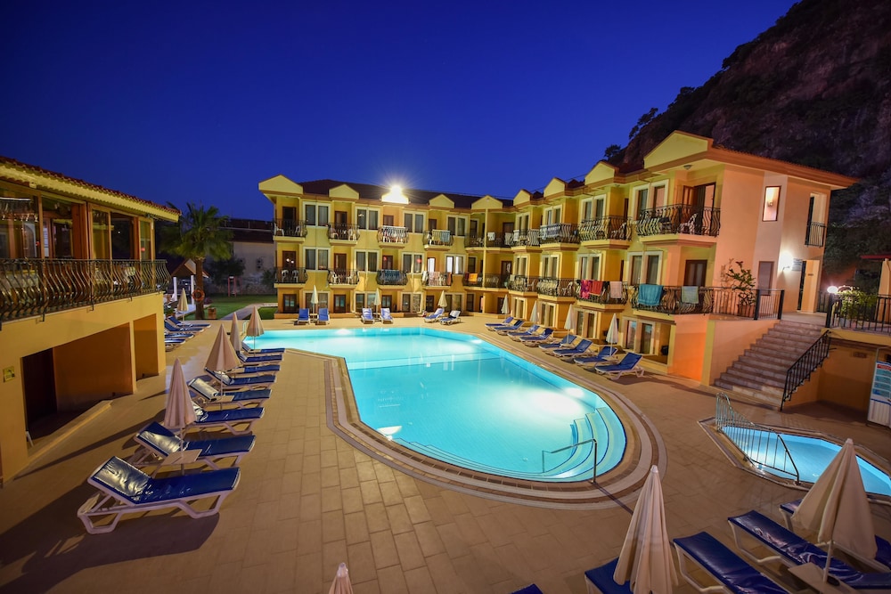 Belcehan Beach Hotel - Image 28