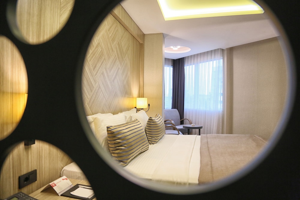 Ramada by Wyndham Mersin - Image 52