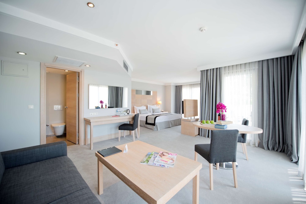 Ramada Resort by Wyndham Bodrum - Image 28