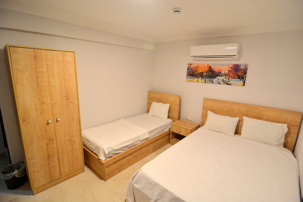 Ados Hotel - Image 9