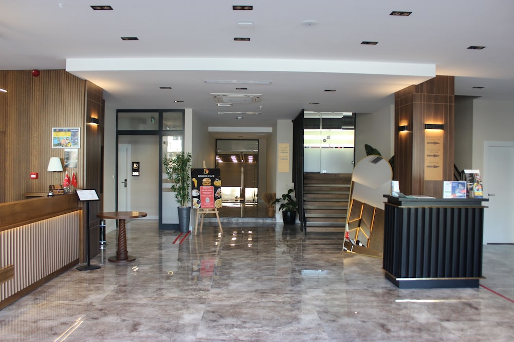 Bonnie City Hotel - Image 47