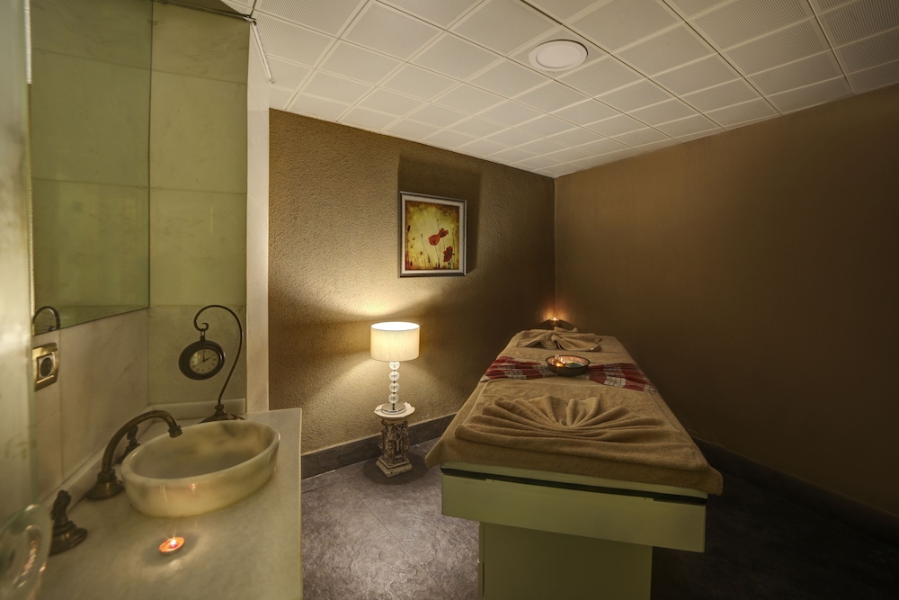 Beyaz Monarch Otel - Image 30