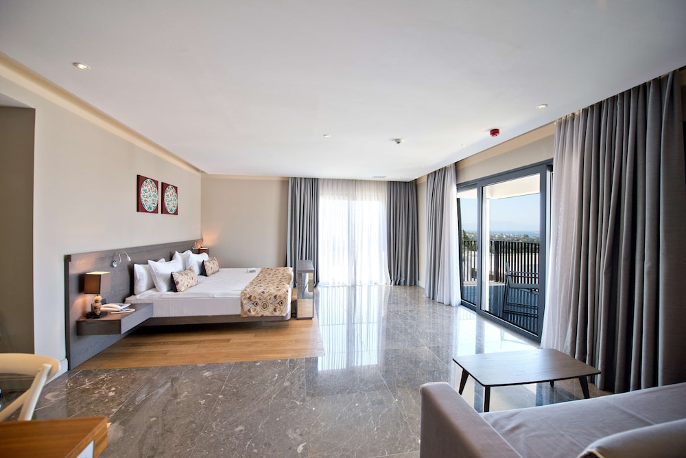 Ramada Resort by Wyndham Bodrum - Image 45