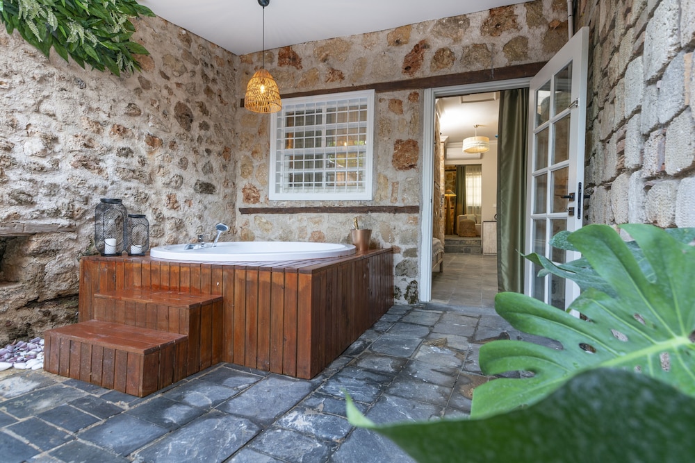 Noa's Boutique Hotel - Image 19