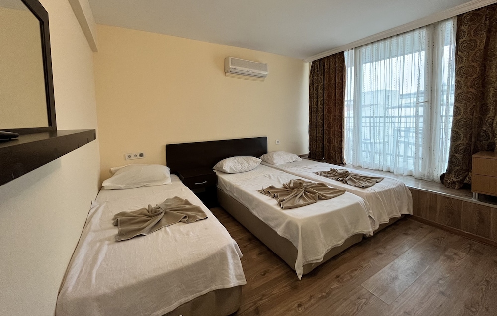 Romeo Beach Hotel - Image 9