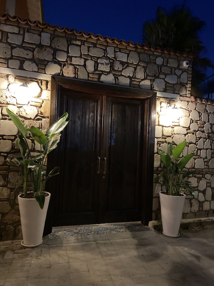 Noa's Boutique Hotel - Image 21