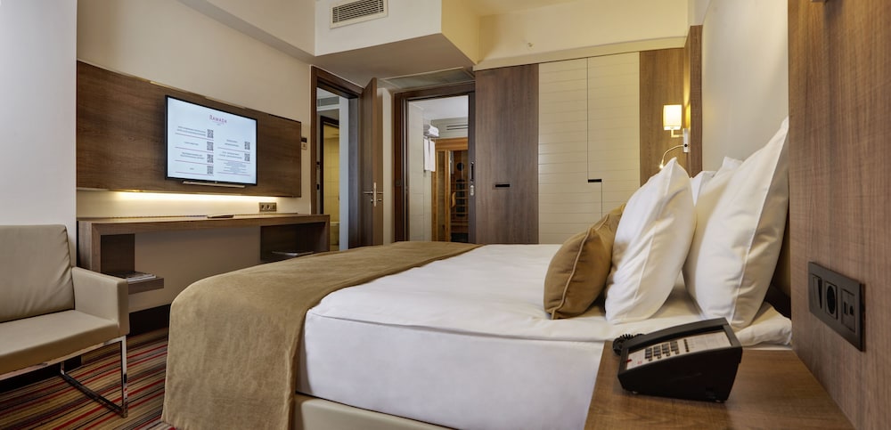 Ramada Plaza by Wyndham İzmir - Image 19