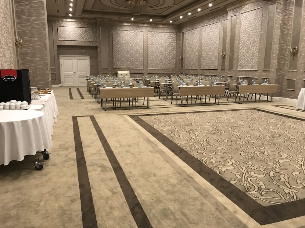 Euro Park Hotel - Image 42