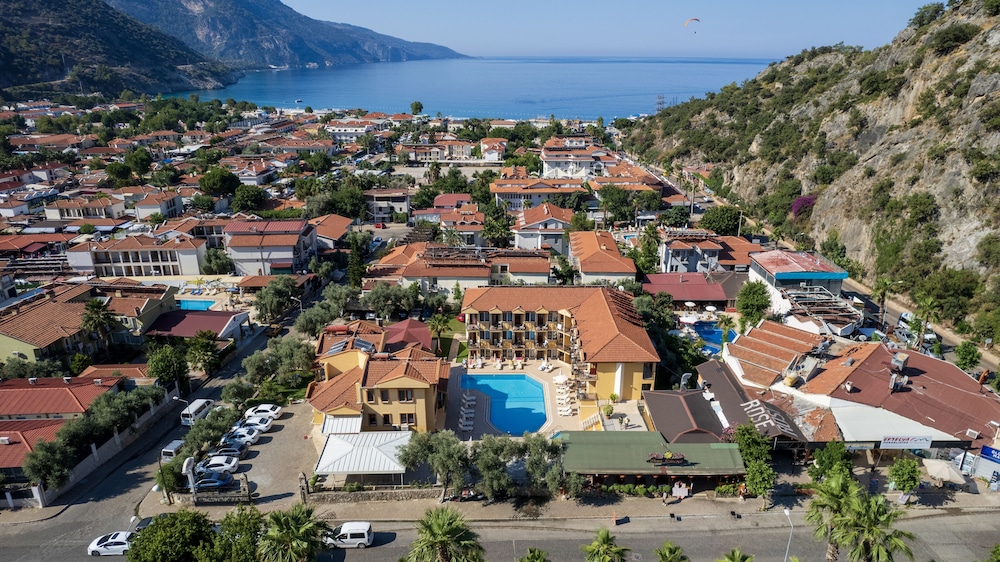 Belcehan Beach Hotel - Image 34