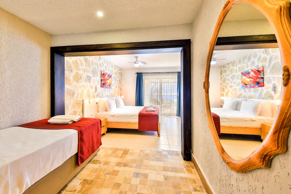 Atalante Hotel - Image 34