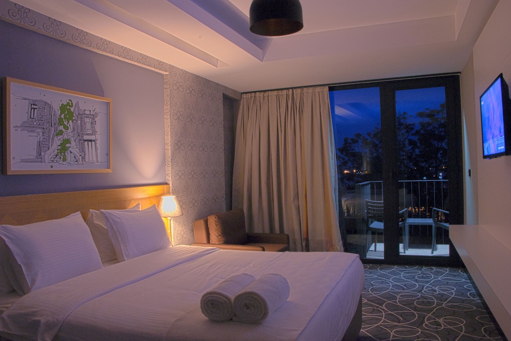 Four-G Hotel - Image 19