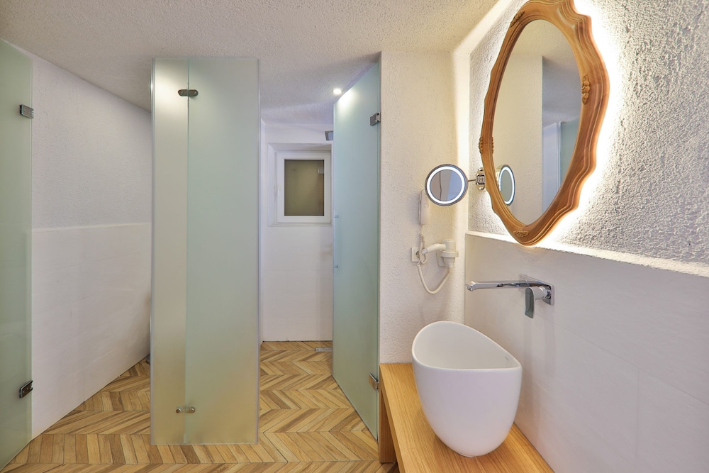 Atalante Hotel - Image 40