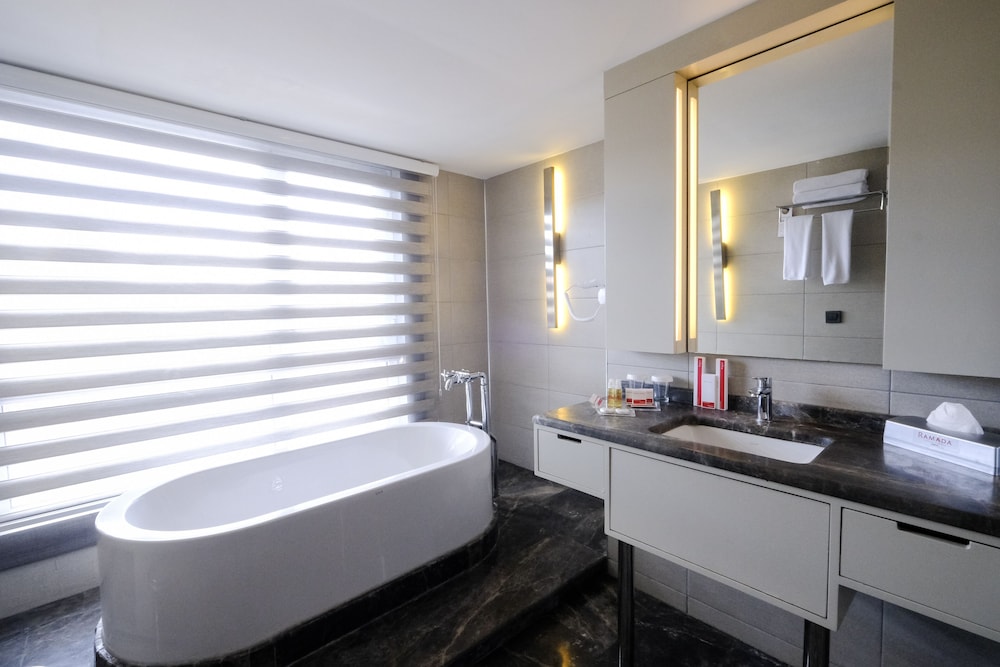 Ramada Plaza by Wyndham İzmir - Image 15