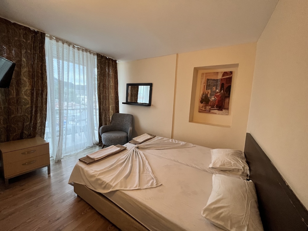 Romeo Beach Hotel - Image 10