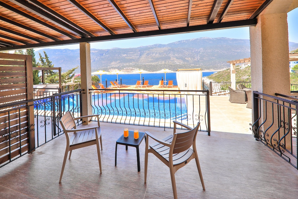Atalante Hotel - Image 11