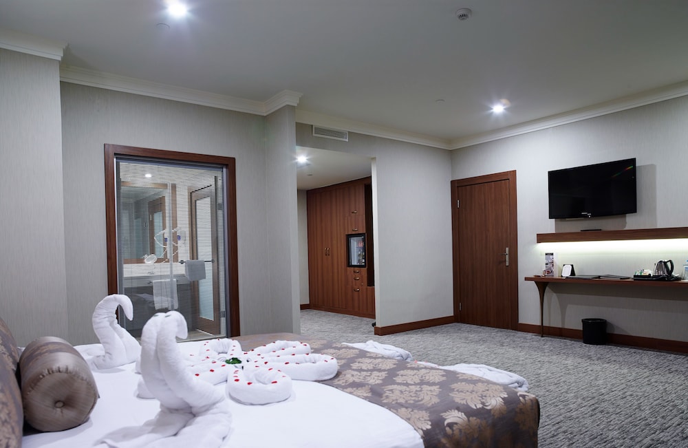Euro Park Hotel - Image 12