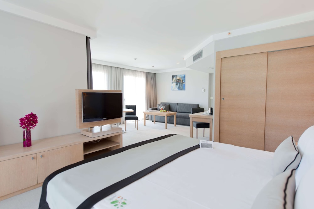 Ramada Resort by Wyndham Bodrum - Image 20