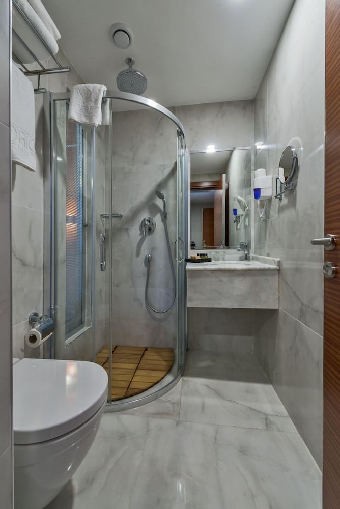 Glorious Otel - Image 22