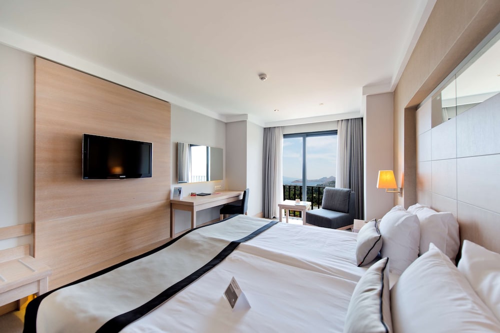 Ramada Resort by Wyndham Bodrum - Image 52