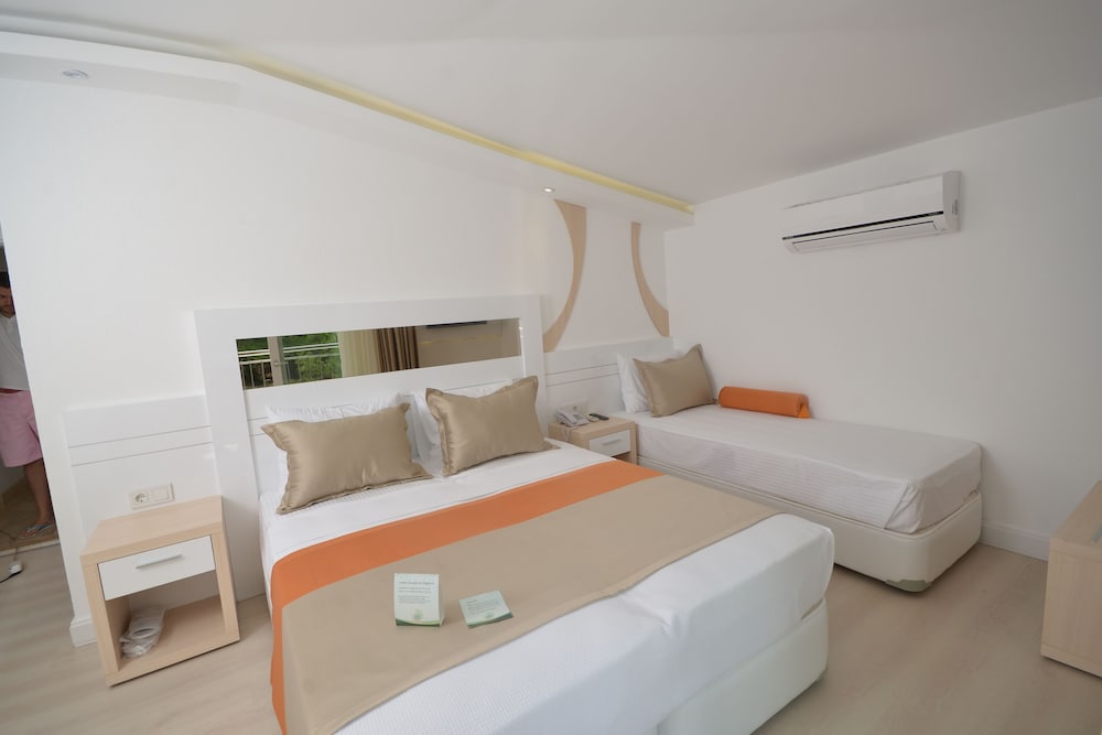 Doc's Hotel Kemer - Image 22